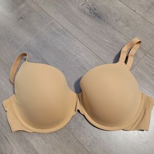 SKIMS Nude Seamless Bra